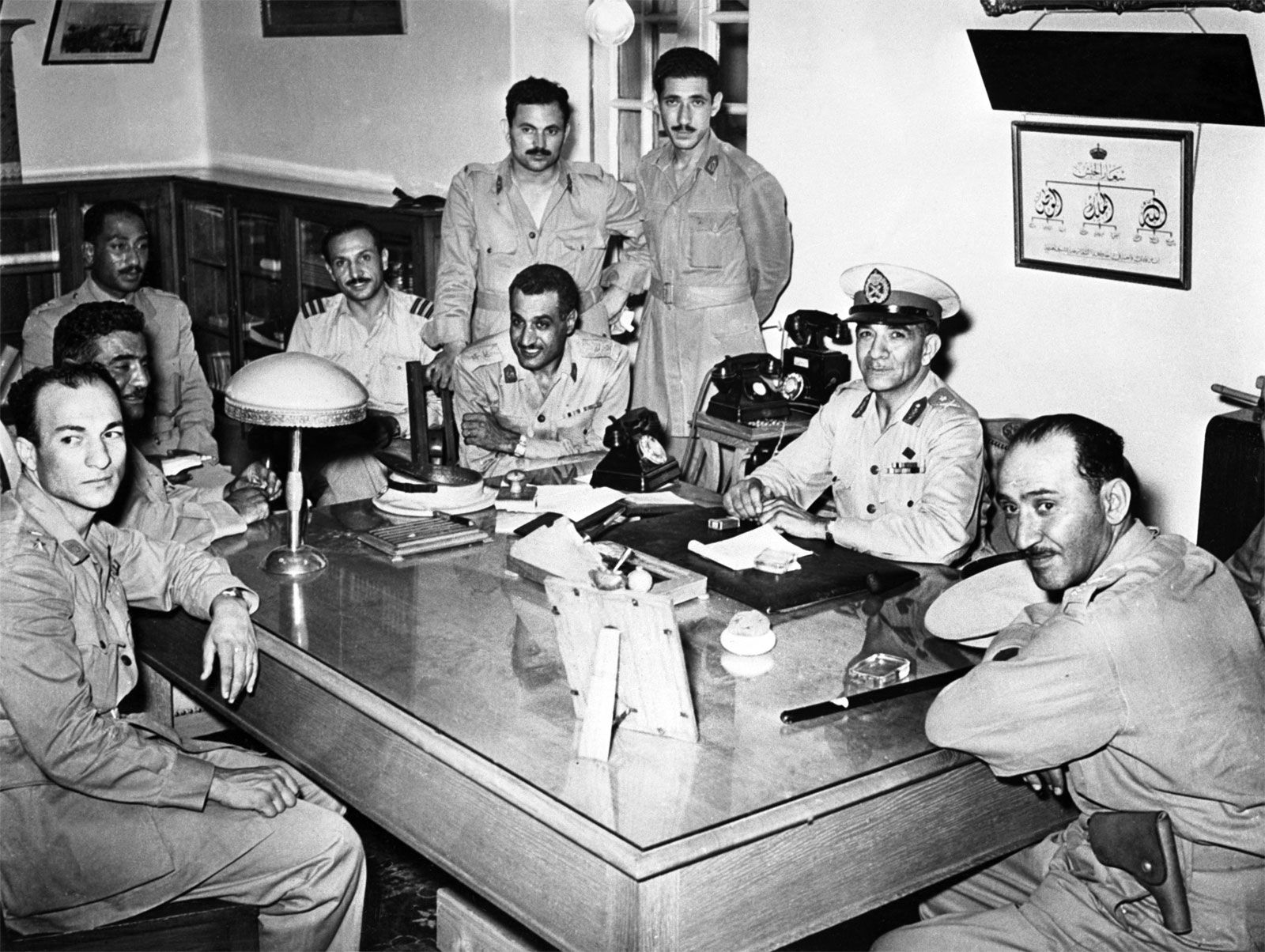 Old photo of Egyptian army officers 1950s meeting