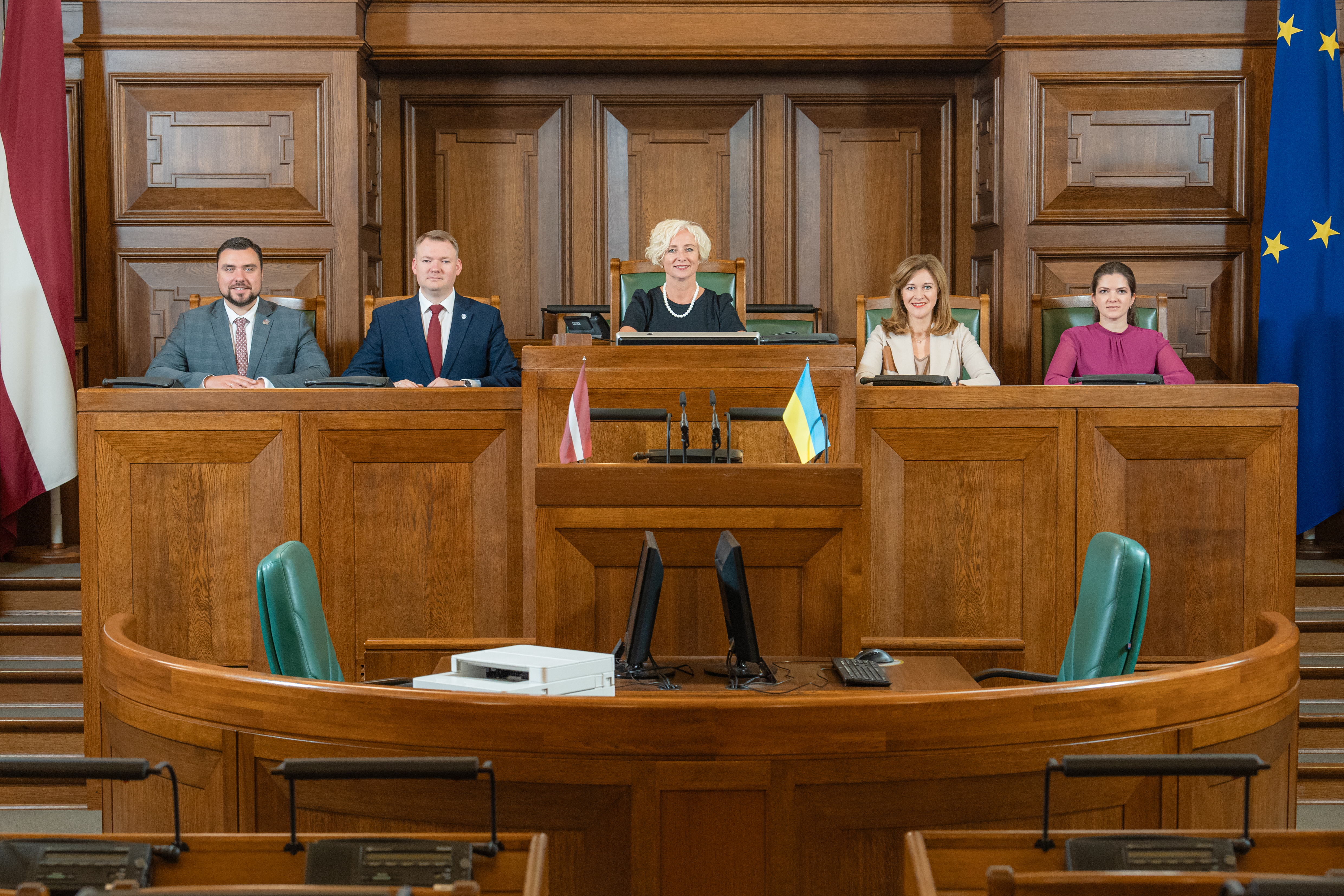 Saeimas priekšsēdētājs prezidijs galds