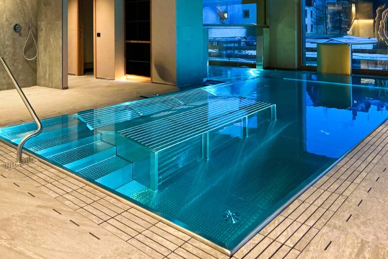 Luxury Hotel Indoor Pool